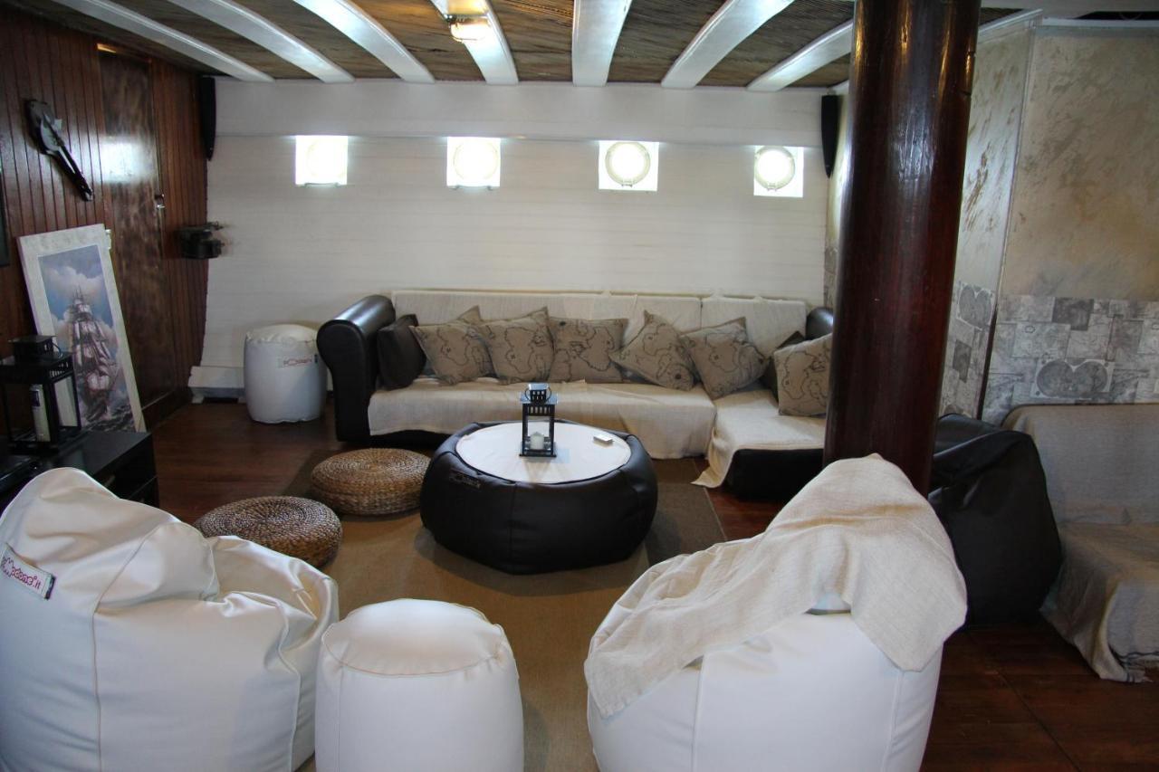 Botel El Pirata Boat